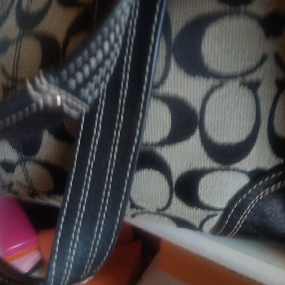 WEEKEND SPECIAL ONLY ! COACH LARGE TOTE WITH MATCHING WALLET - Picture 5 of 16